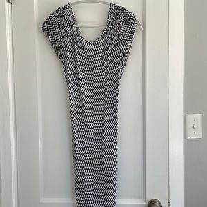 Tart Short Sleeve Tie Back Dress Small